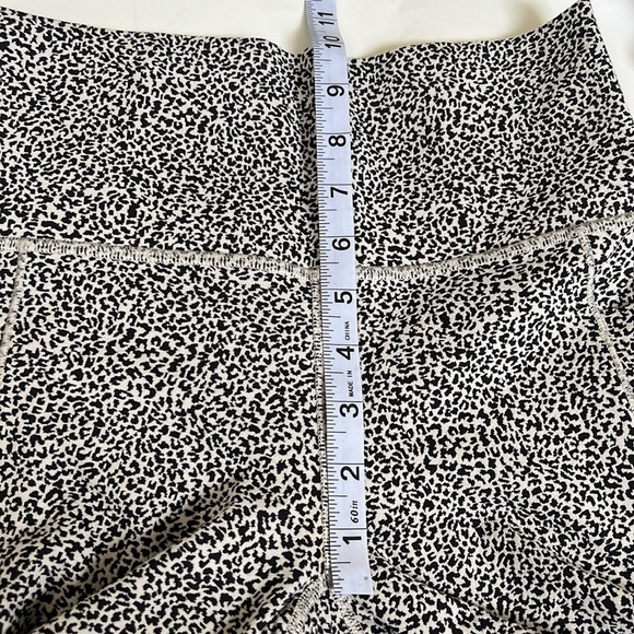 Athleta 7/8 Textured Print Salutation Leggings - Picture 7 of 7